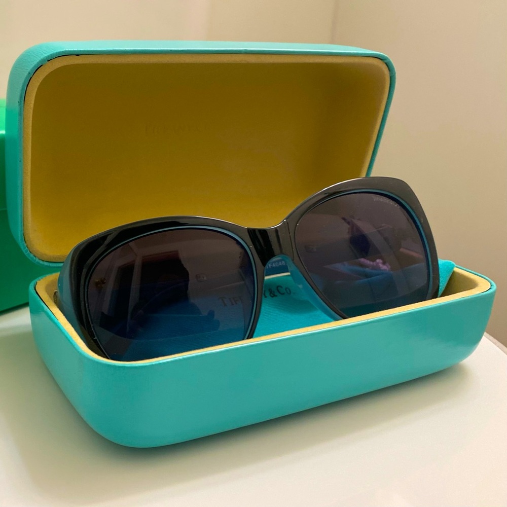 Blue Sunglasses w/Case & Cleaning Cloth